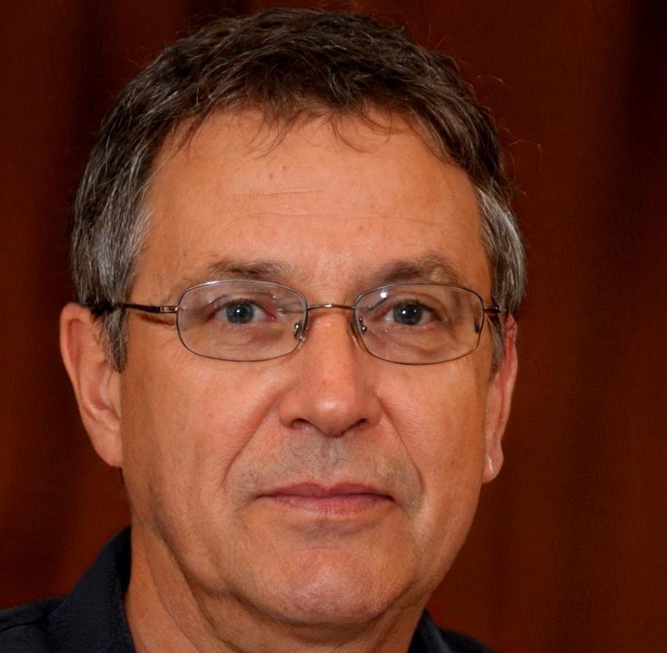 Dr. Michael Hoffmann, Senior Finanzanalyst mit über 15 Jahren Branchenerfahrung