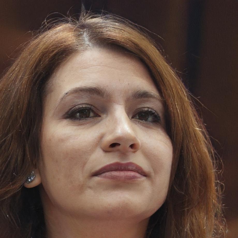 Lisa Schneider, Finanzberaterin spezialisiert auf private Finanzplanung